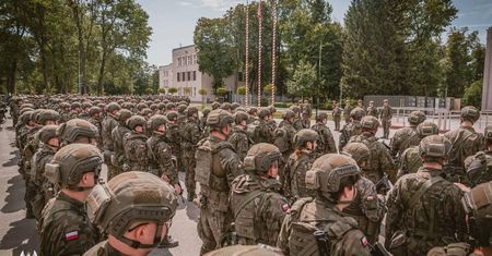 Kolumny wojska na drogach i żołnierze w terenie. Ruszają wielkie manewry „Ognisty Len” na Lubelszczyźnie