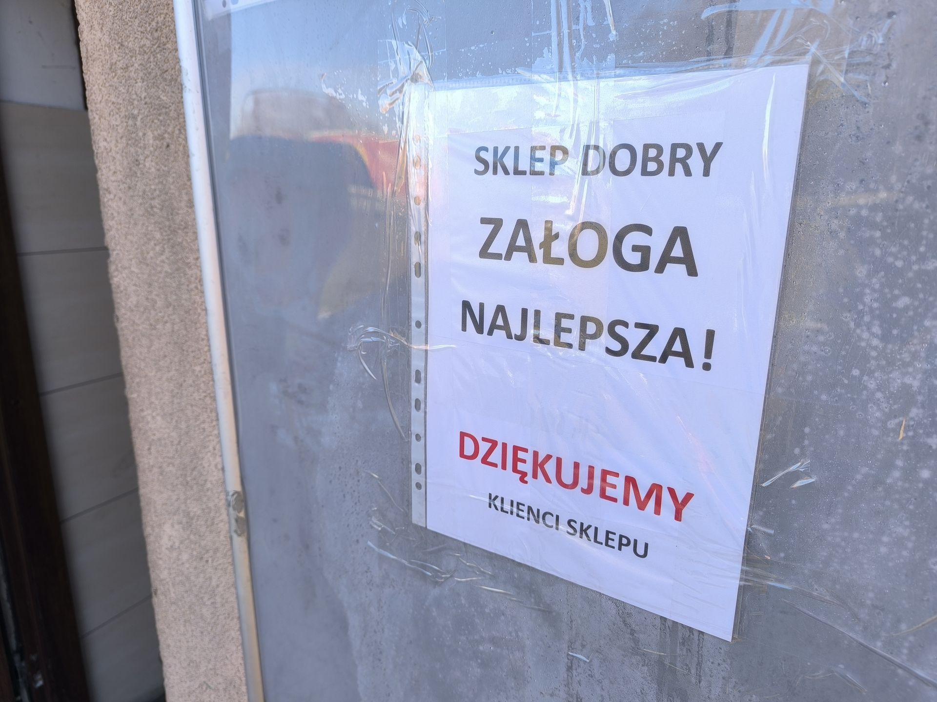 Kartka na sklepie w Ciecierzynie