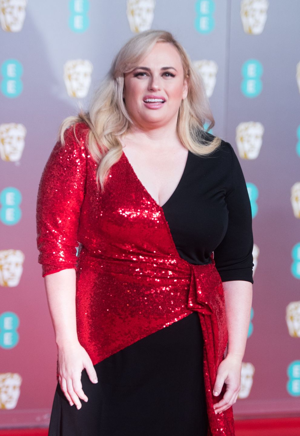 Rebel Wilson na gali BAFTA w 2020 roku