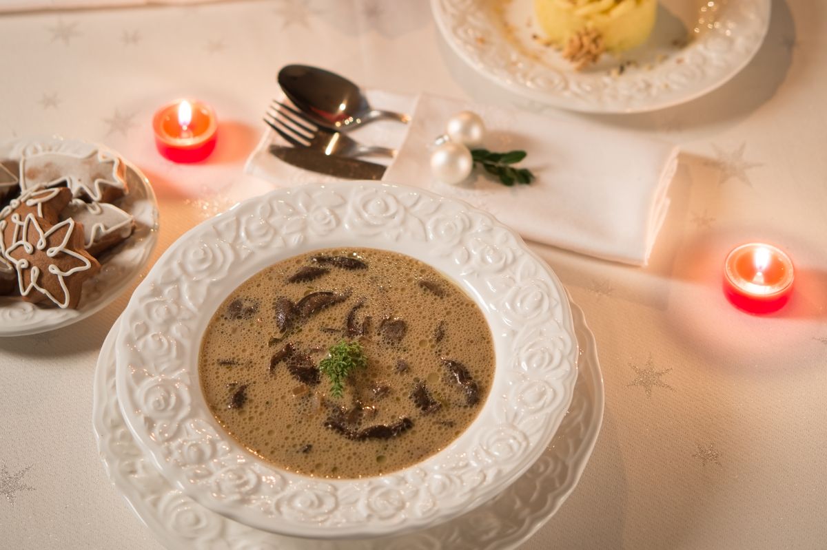 Najlepszy przepis na wigilijną zupę grzybową. To świetna alternatywa dla barszczu z uszkami