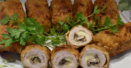 Roladki schabowe z pieczarkami i mozzarellą