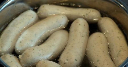 Kiełbasa biała na Wielkanoc jest obowiązkowa. Jednak jej gotowanie to poważny błąd