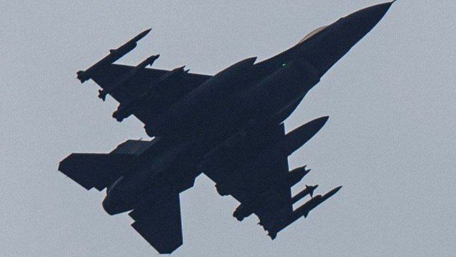 F-16 w locie 