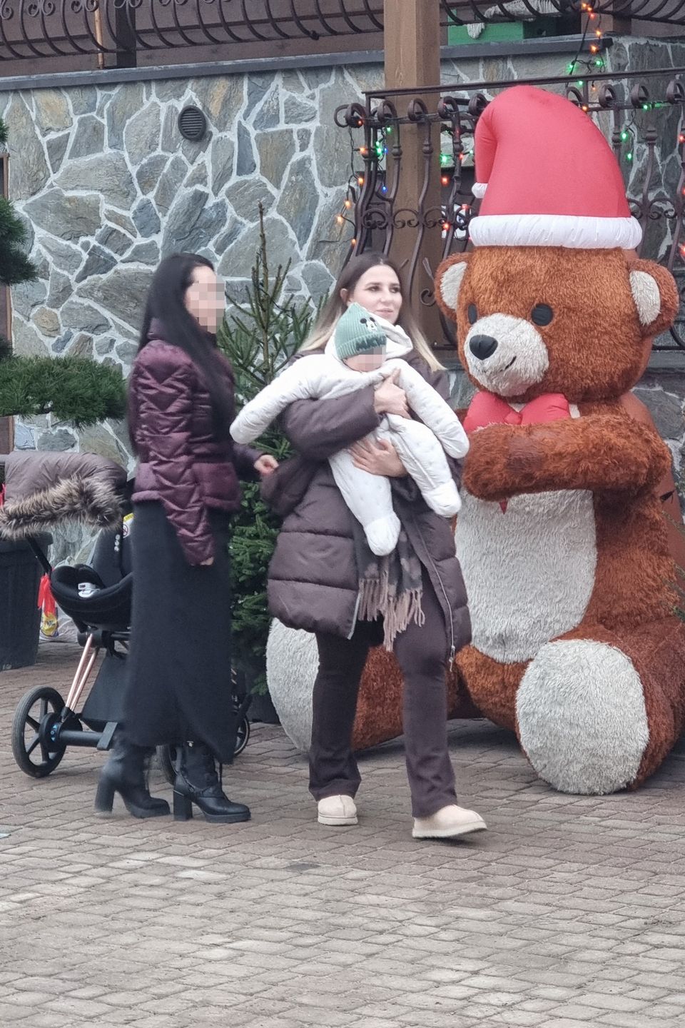Faustyna Martyniuk na świątecznym shoppingu z siostrą i synkiem