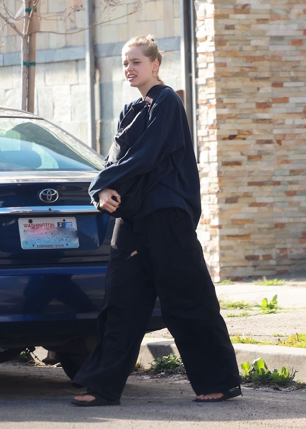 Naturalna Shiloh Jolie Pitt pędzi na lekcje tańca