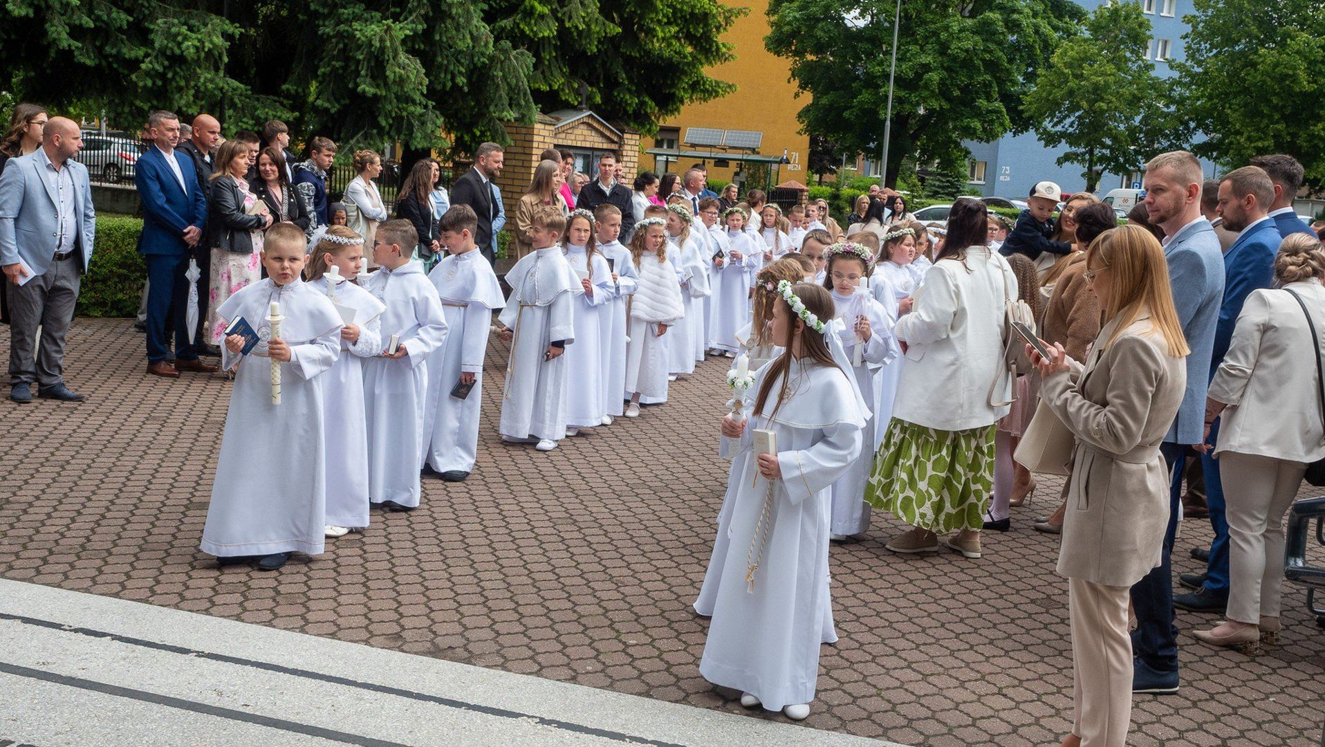Pierwsza Komunia Święta w parafii św. Wojciecha – wyjątkowy dzień dla najmłodszych wiernych