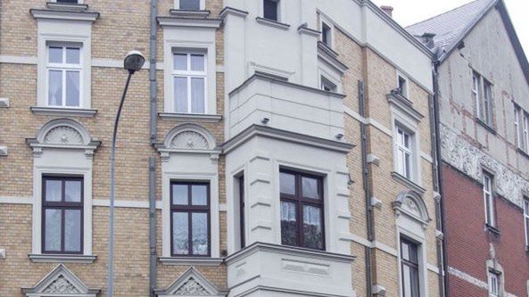 Bytom. Odnowiona elewacja budynku z 1883 roku przy ul. Powstańców Warszawskich 36.
