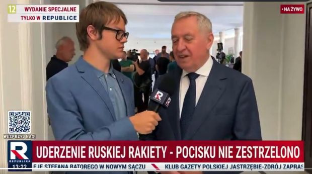 Stażysta-obcokrajowiec TV Republiki podbija sieć. Jego rozmowy to ISTNY HIT