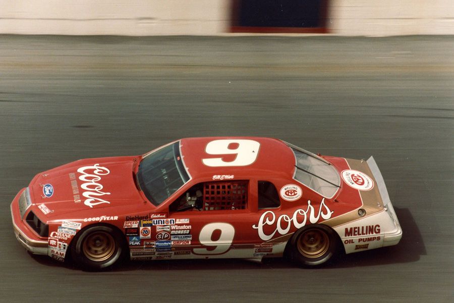 Prędkość maksymalna samochodu Nascar - 342 km/h