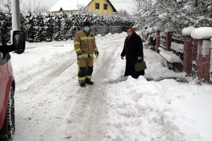 Masz problem z samodzielnym dotarciem na szczepienie? Możesz skorzystać z transportu