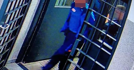 Brutalny atak nożownika w Jeleniej Górze. Bez powodu zaatakował innego mężczyznę w ogródku piwnym