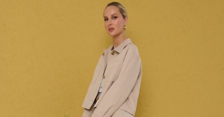 Kurtki damskie – jak tworzyć wygodne stylizacje na wiosnę i lato