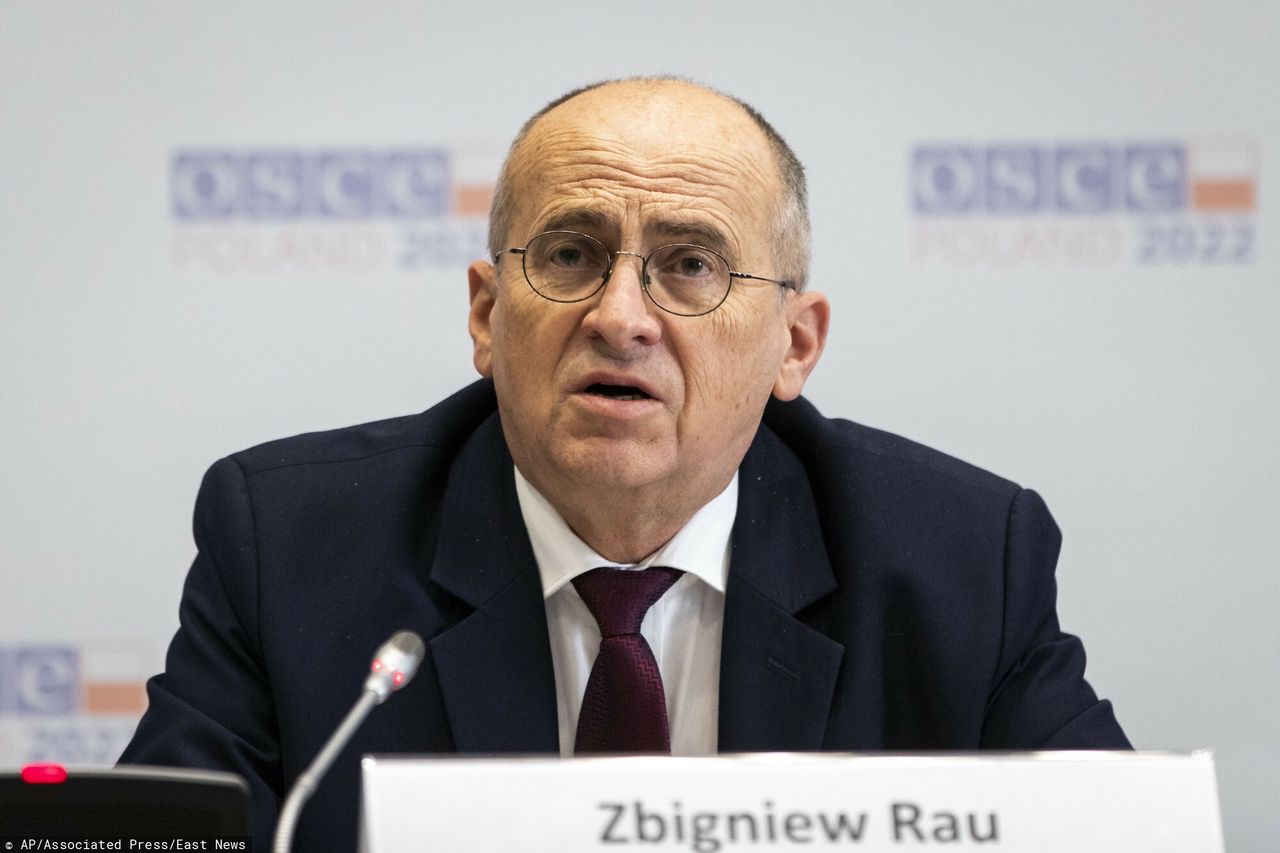 Minister spraw zagranicznych Zbigniew Rau ma COVID-19