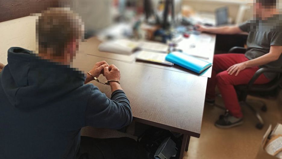 Agresywne rodzeństwo noc spędziło w policyjnym areszcie.