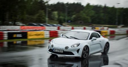 Alpine A110 i Renault Megane RS Trophy na torze, czyli dwa sposoby na samochód sportowy