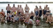 Grudziądz: Morsy rozpoczęły sezon kąpielą na plaży miejskiej