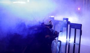 Działo się w nocy. Niespokojnie w Serbii, doszło do starć z policją