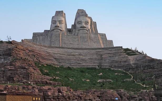 Największe pomniki świata. Korea Północna, Afryka i Mongolia zawstydzają Statuę Wolności 6