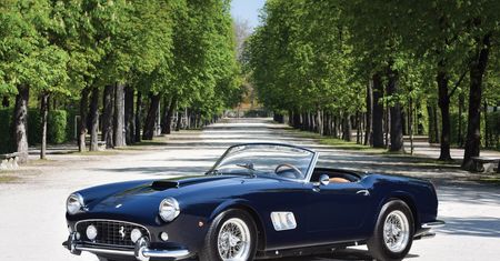 Ferrari 250 GT California z 1961 wystawiona na aukcji [galeria zdjęć]