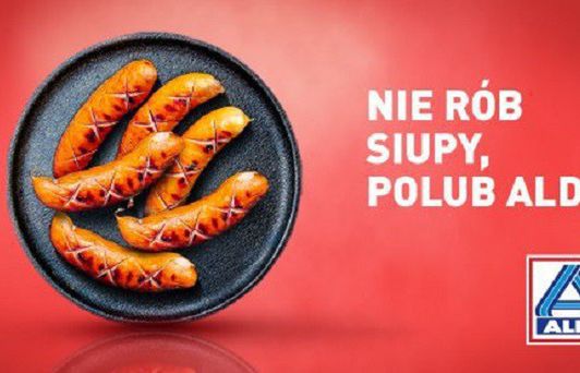 Seria grafik z żartobliwymi hasłami reklamuje Aldi