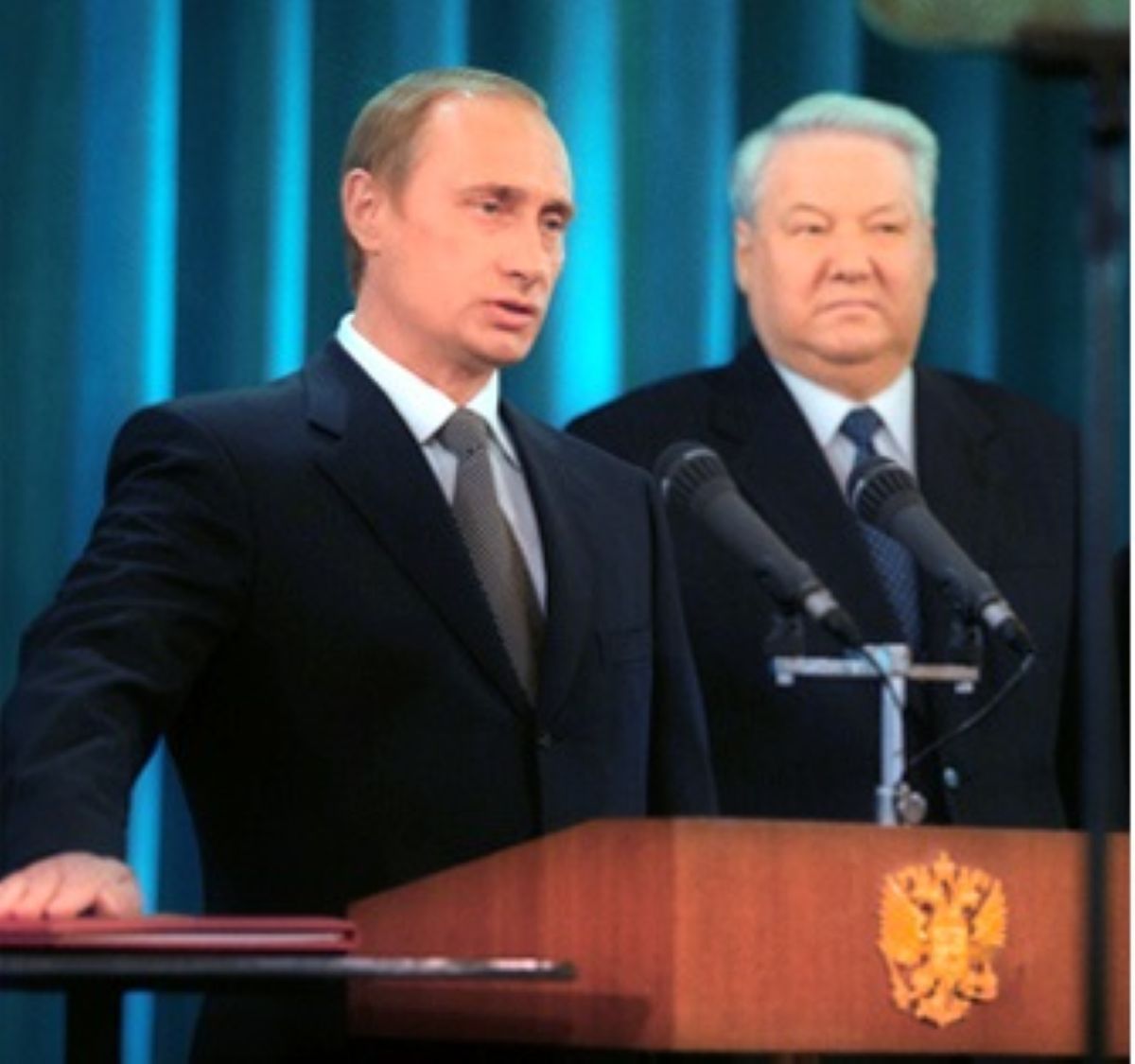 Władimir Putin i Borys Jelcyn w 2000 r.