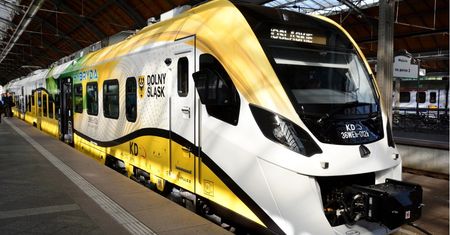 Wrocław. Pierwszy hybrydowy pociąg Kolei Dolnośląskich na torach. Na razie kursuje do Trzebnicy