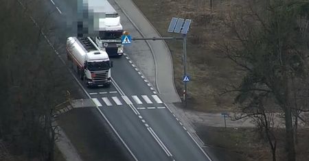 Bydgoska policja pojechała w teren z dronem. Kierowcy wyprzedzali na przejściu