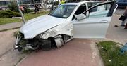 Kierowca BMW uszkodził trzy auta. Prowadził bez uprawnień
