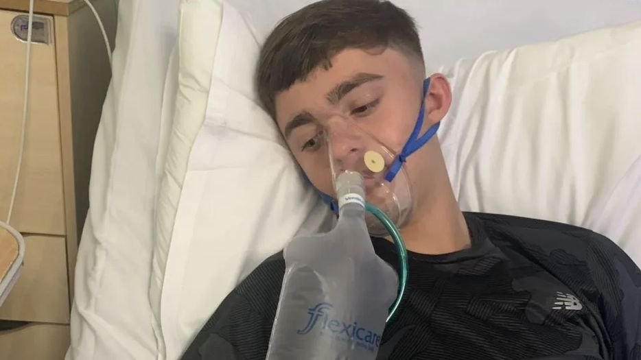 Mama ostrzega. "Płuca mojego syna eksplodowały"