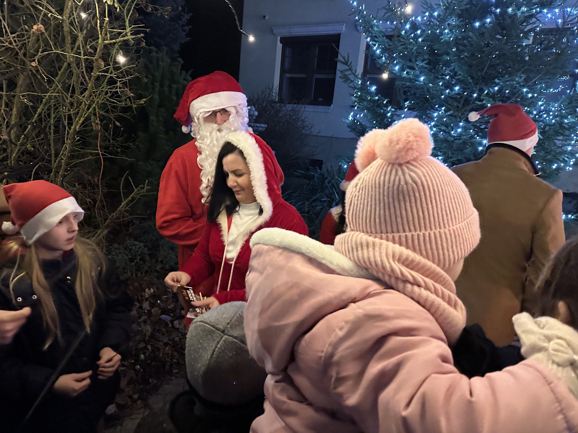 Śnieżynki rozdawały zimne ognie