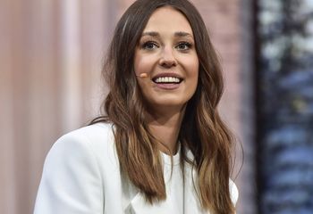 Izabella Krzan pokazała zdjęcia z sypialni. Pozowała w efektownej kreacji