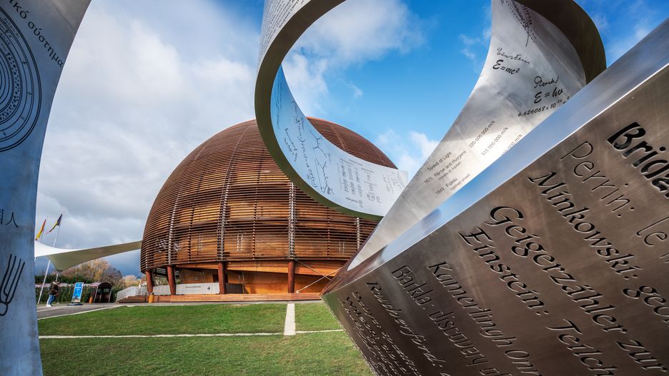 The Globe of Science and Innovation to drewniana konstrukcja o wysokości 27 m i średnicy 40 m. Kształt budynku symbolizuje planetę Ziemia