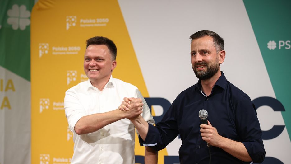 Szymon Ho�ownia, W�adys�aw Kosiniak-Kamysz
Pa�ecznica (woj. ma�opolskie), 12.10.2023. Kampania wyborcza do parlamentu 2023. Przewodnicz�cy Polski 2050 Szymon Ho�ownia (L) oraz prezes Polskiego Stronnictwa Ludowego W�adys�aw Kosiniak-Kamysz (P) podczas wizyty w Pa�ecznicy, 12 bm. (aldg) PAP/�ukasz G�gulski
�ukasz G�gulski
KKW Trzeciej Drogi PSL-PL2050, parlamentarna, parlamentarne, polityk, polityka, Polskie Stronnictwo Ludowe, Trzecia Droga, wybory