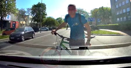 Rowerzysta chciał wzywać policję. "Mam świadka, zapłacisz za to"