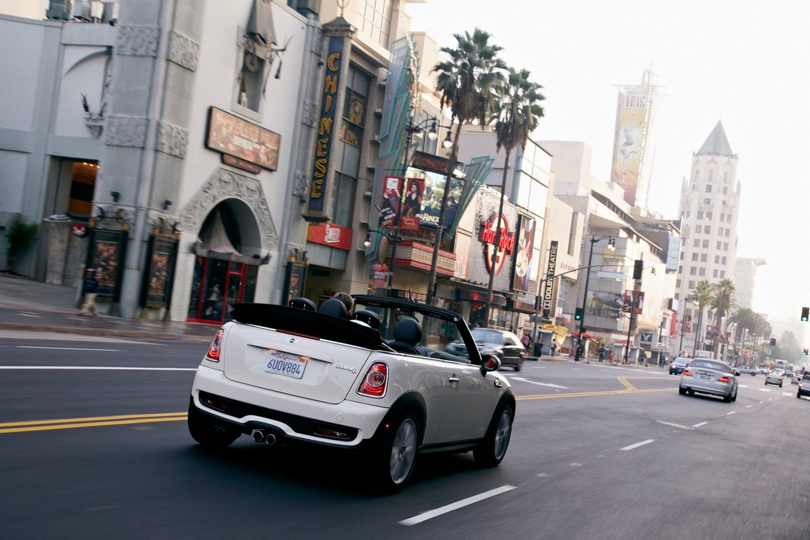 Galeria Mini jako celebracja sprzedaży półmilionowego egzemplarza w USA 33