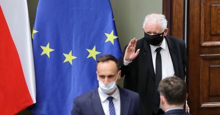 PiS wypłukuje się z powagi. Dla każdej partii to proces zabójczy [OPINIA]