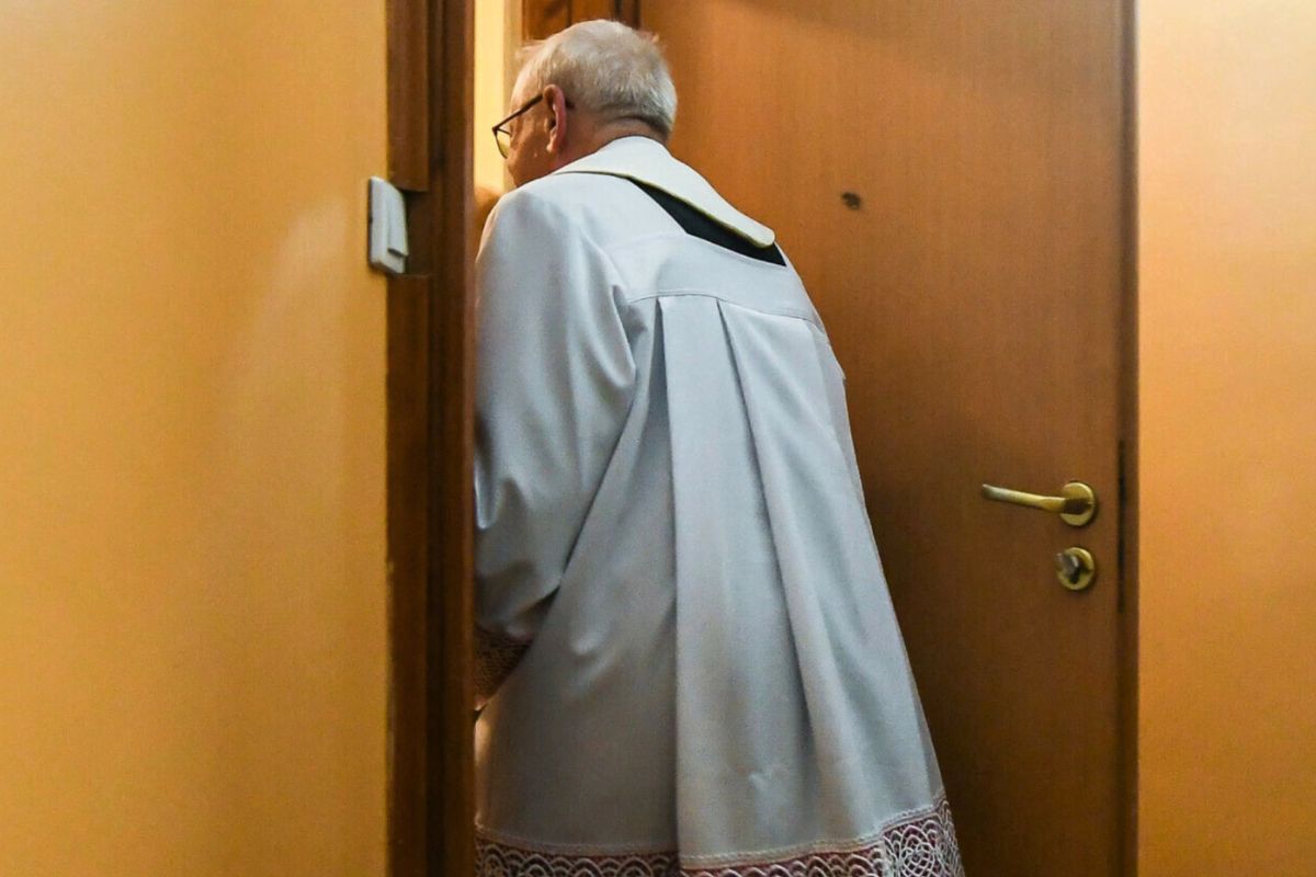 Nie przyjmują księdza po kolędzie. Tak się tłumaczą