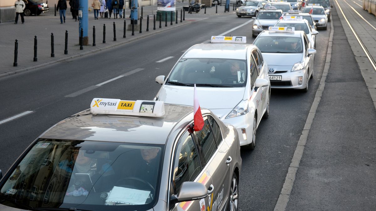 Z powodu protestu taksówkarzy dziś w Warszawie ogromne utrudnienia w ruchu