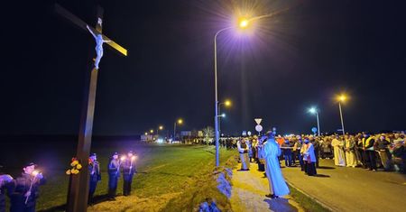 Wierni przeszli ulicami Gostynia. Na końcu wydarzyło się coś szczególnego