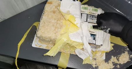 Co było w torcie? Taki "deser" przechwycili ukraińscy celnicy