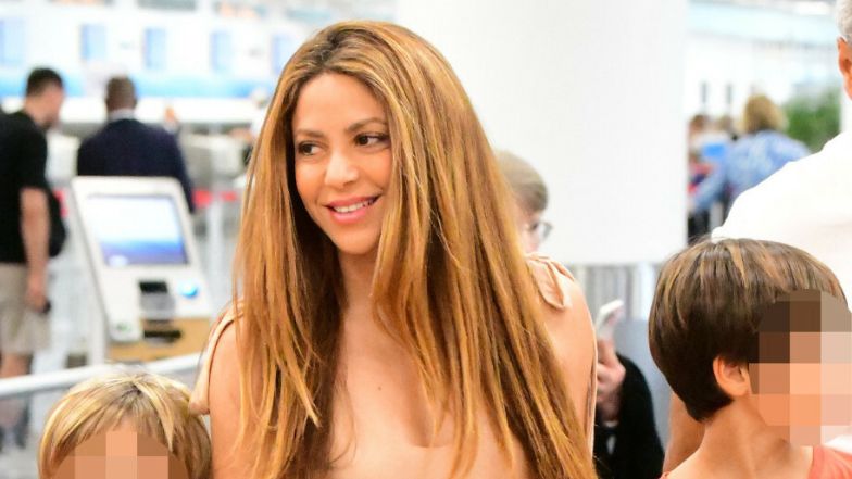 Shakira prowadzi synów przez lotnisko w Miami