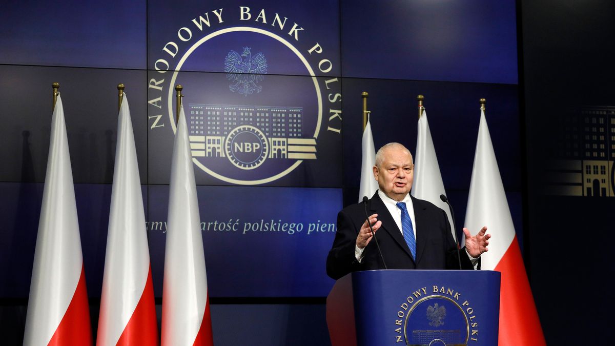 Na zdjęciu prof. Adam Glapiński w trakcie konferencji prasowej w siedzibie Narodowego Banku Polskiego