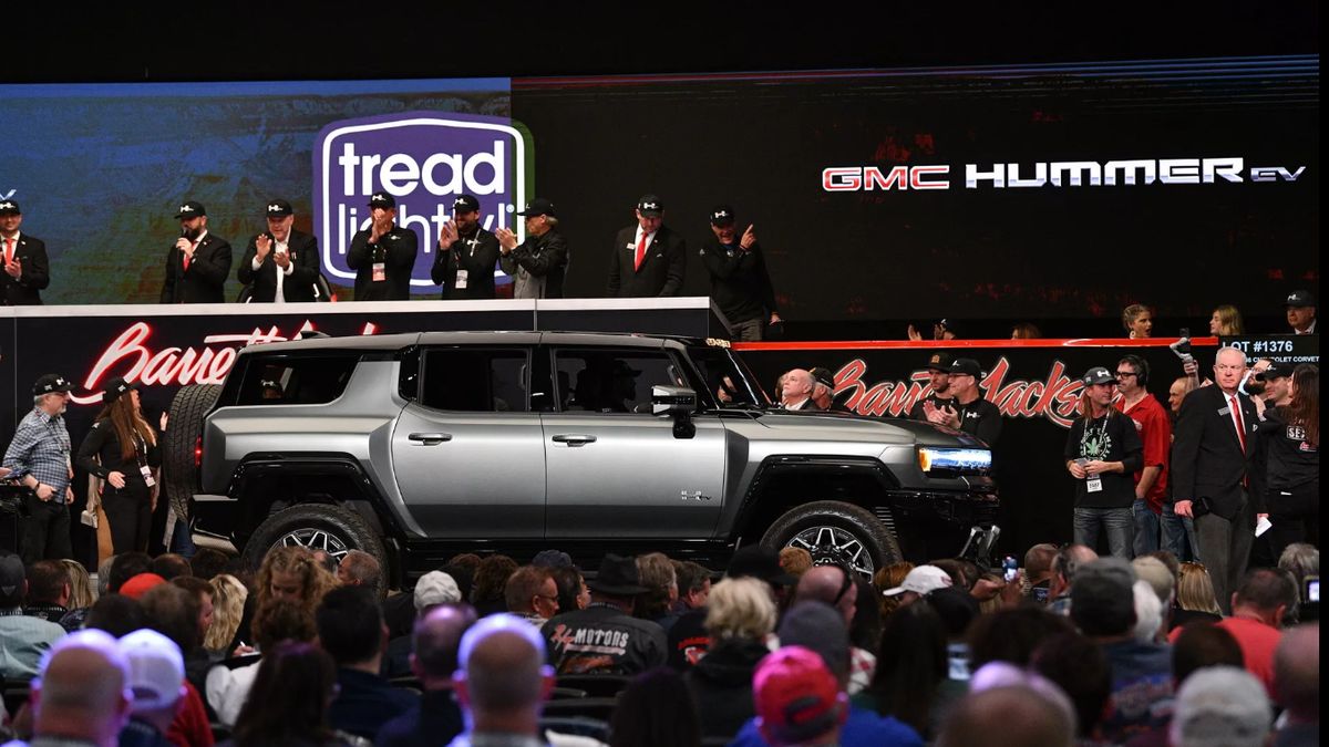 Hummer EV SUV z VIN-em 001