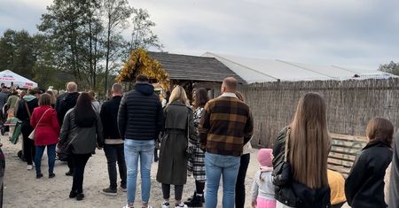 Tłumy przy kasach i pełne parkingi. Atrakcja spodobała się Polakom