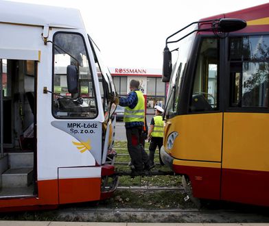 W centrum Łodzi zderzyły się tramwaje. Są ranni