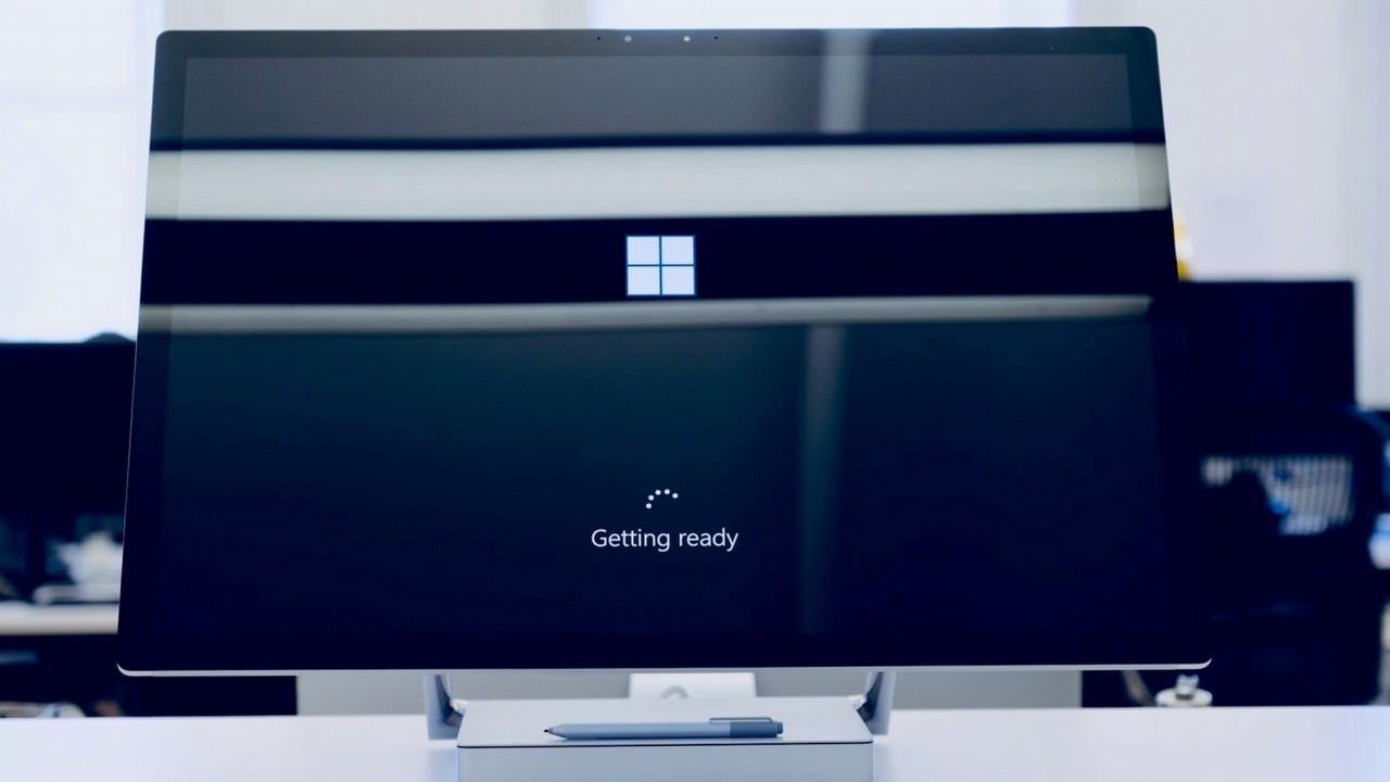 Po 10 latach Windows naprawił błąd męczący użytkowników PC; koniec z samoczynnym restartem komputera