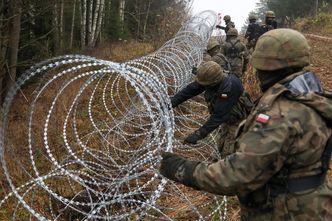 Polacy chcą budowy płotu z drutu. Są to głównie wyborcy PiS