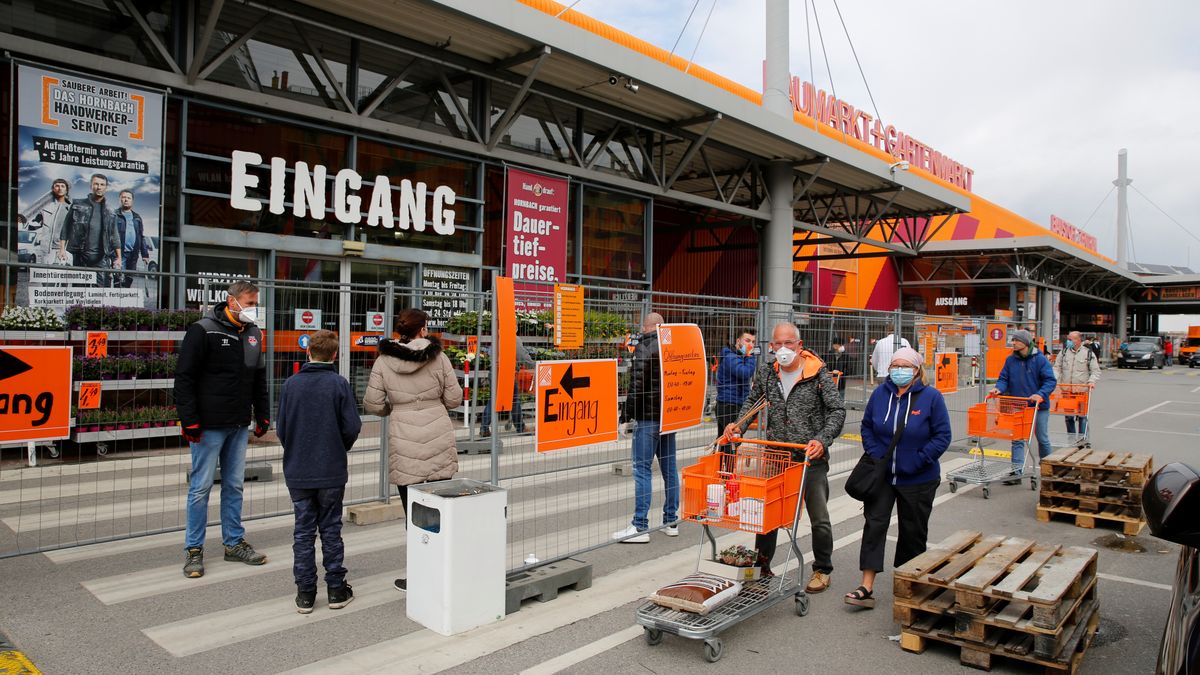 Austriacy wrócili do sklepów. Zwłaszcza chętnie odwiedzają markety budowlane, ale jeśli chodzi o odzież, pozostają ostrożni.