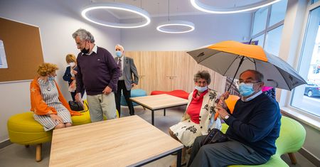 Bielsko-Biała. Aktywni seniorzy mają "dom". Pomagali w pandemii, przygotowują książkę kucharską