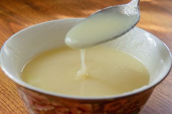 Babcia smarowała przy przeziębieniu. Dziś można go szukać ze świecą